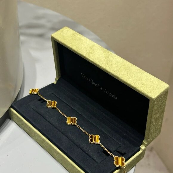 ✨✨Van Cleef & Arpels fashion bracelet✨✨ - Picture 3 of 6